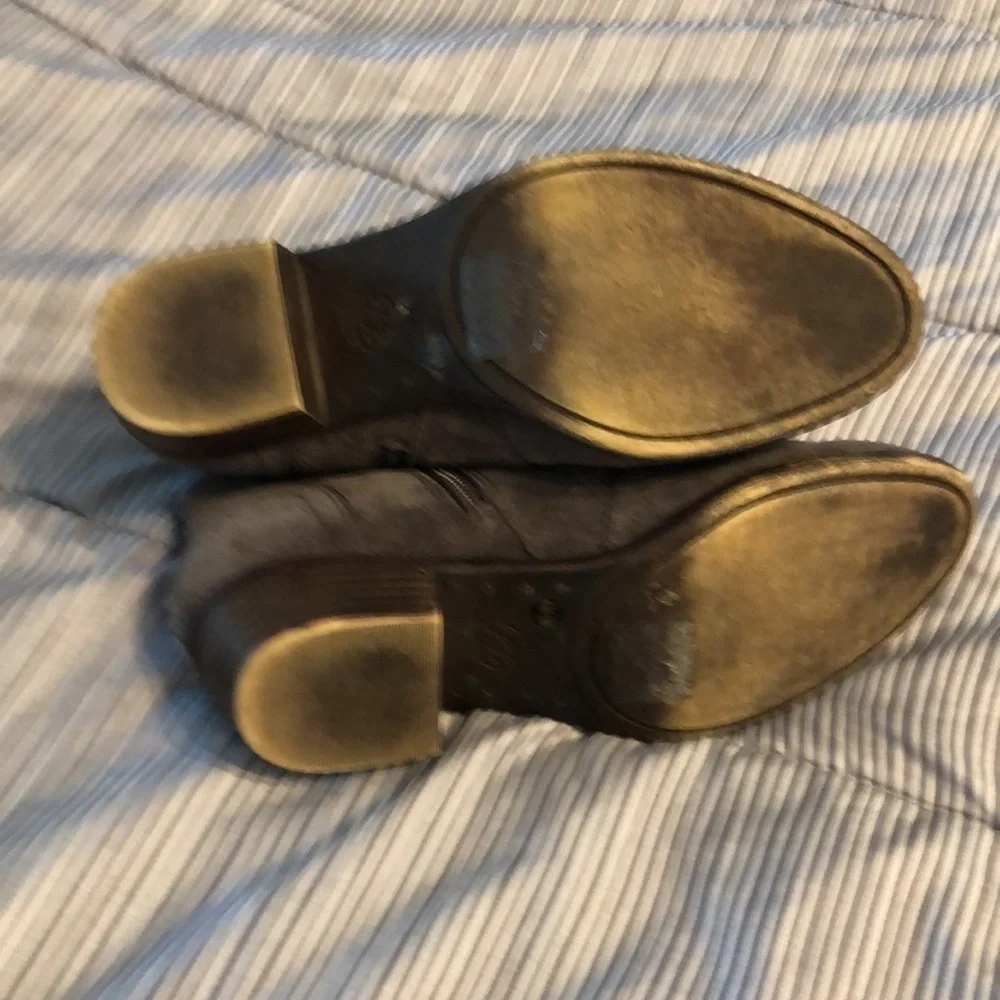 Lucky Brand Size 8M / 38 Gray Suede Leather Western Style Booties
